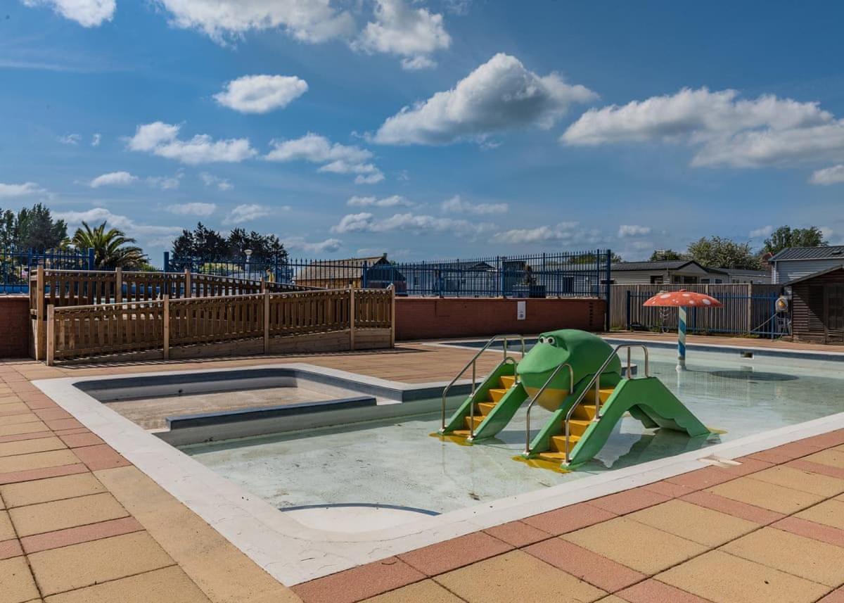 Riverside Caravan Holiday Park Bognor Regis Exteriör bild