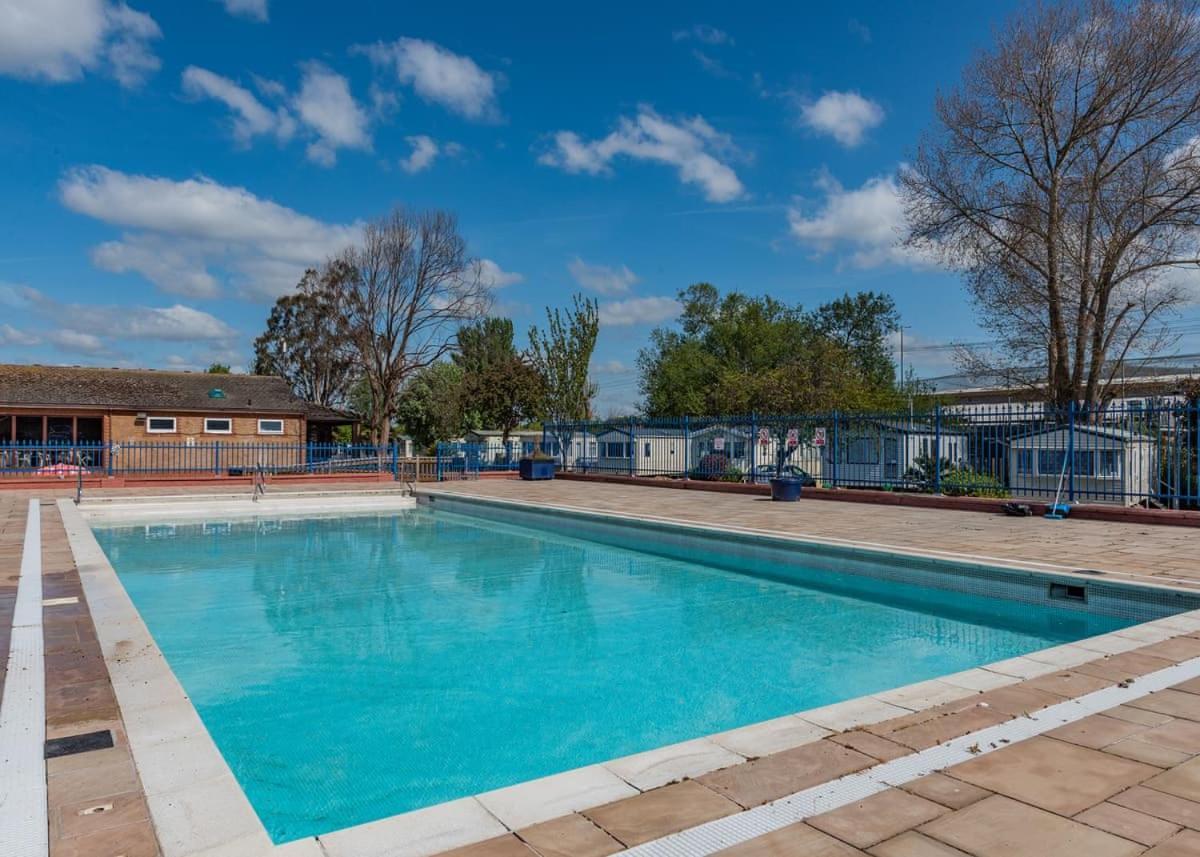 Riverside Caravan Holiday Park Bognor Regis Exteriör bild